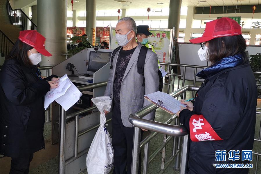 （做好六穩(wěn)工作 應(yīng)對復(fù)雜局面&middot;圖文互動(dòng)）（3）四川：&ldquo;點(diǎn)對點(diǎn)、一站式&rdquo;送農(nóng)民工安全返崗