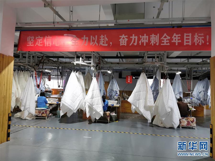 (來自經(jīng)濟前沿的故事·企業(yè)復工復產(chǎn)·圖文互動)(4)“開門紅包”變“消毒迎門”——長沙高新區(qū)一家企業(yè)復工的“拼勁”