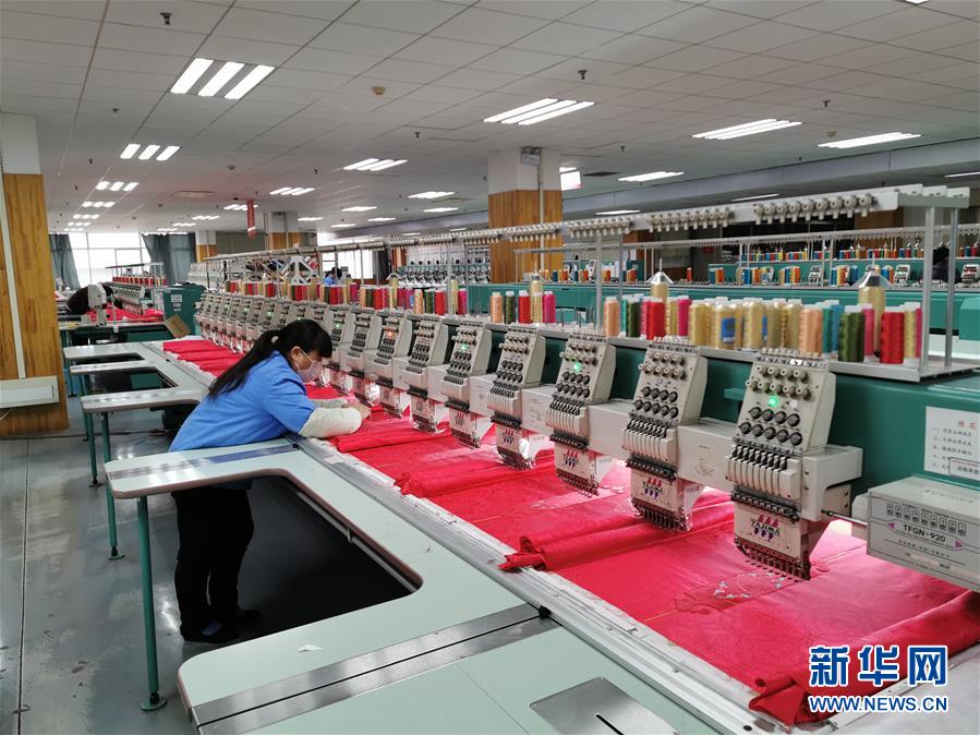 (來自經(jīng)濟前沿的故事·企業(yè)復工復產(chǎn)·圖文互動)(6)“開門紅包”變“消毒迎門”——長沙高新區(qū)一家企業(yè)復工的“拼勁”