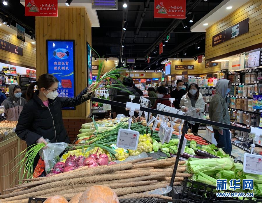 （聚焦疫情防控&middot;圖文互動(dòng)）（1）&ldquo;老鄰居&rdquo;一直在&mdash;&mdash;四川紅旗連鎖的堅(jiān)守