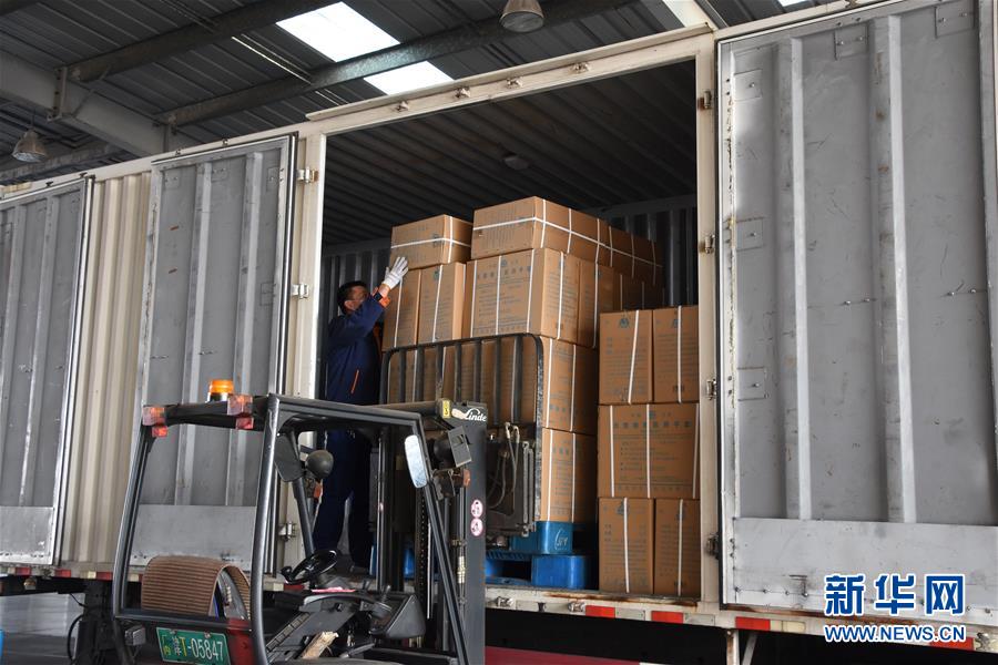 （圖文互動）（1）爭分奪秒，為了那千公里之外的馳援&mdash;&mdash;急需防疫物資天津復(fù)工復(fù)產(chǎn)一線見聞