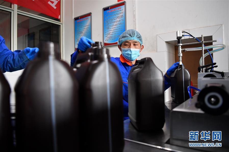 （圖文互動(dòng)）（1）為防控疫情添磚加瓦&mdash;&mdash;山西企業(yè)&ldquo;跨界&rdquo;生產(chǎn)防疫物資見(jiàn)聞