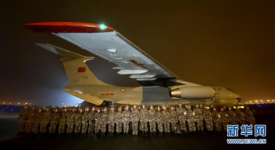 (新華全媒頭條·圖文互動)(13)火線上的中流砥柱——獻(xiàn)給奮戰(zhàn)在抗疫一線的醫(yī)務(wù)工作者