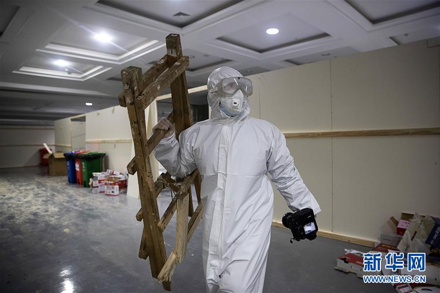 (新華全媒頭條配圖·圖文互動)(7)戰(zhàn)“疫”的一天——新華社記者直擊湖北保衛(wèi)戰(zhàn)