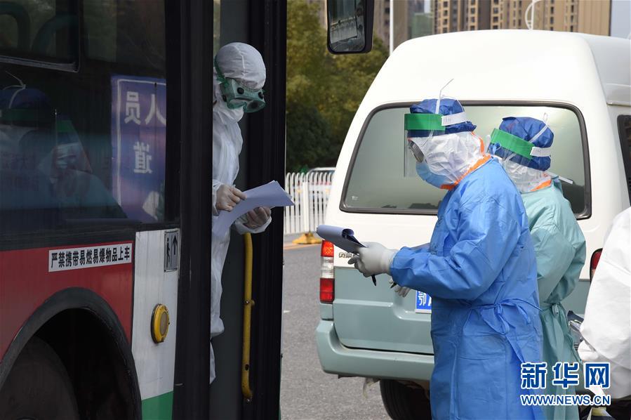 (聚焦疫情防控·圖文互動)(8)軍隊新近承擔(dān)救治任務(wù)的兩所醫(yī)院全部投入使用 參照火神山醫(yī)院模式運行