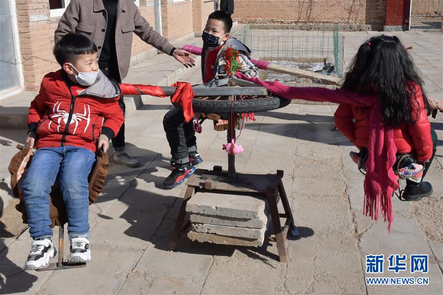 （圖文互動）&ldquo;宅&rdquo;出新境界！內(nèi)蒙古一農(nóng)民在家里造出游樂場
