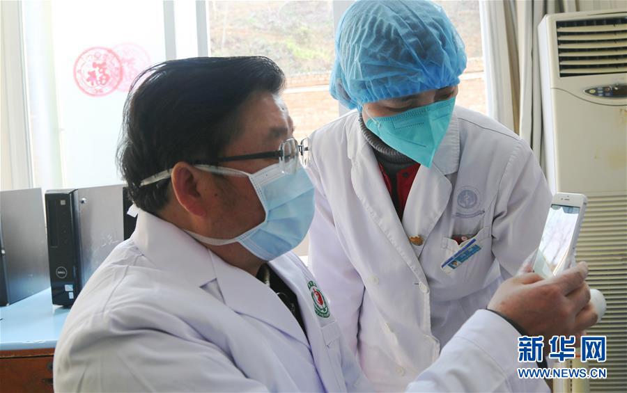 (聚焦疫情防控·圖文互動)(1)參與救治新冠肺炎確診病例超八成——中醫(yī)藥在抗擊疫情中貢獻力量