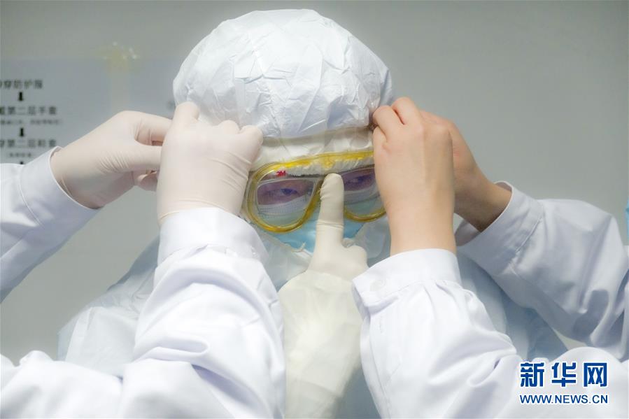 （新華全媒頭條&middot;圖文互動(dòng)）（3）&ldquo;與國(guó)家同舟，與人民共濟(jì)&rdquo;&mdash;&mdash;新冠肺炎重癥救治同濟(jì)醫(yī)院戰(zhàn)&ldquo;疫&rdquo;直擊