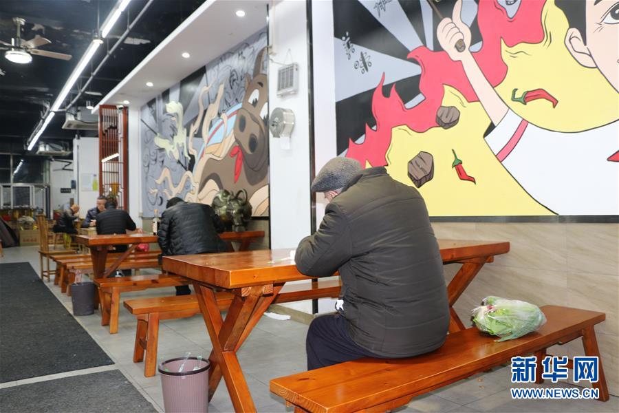 （圖文互動）（5）吃粉擼串，商圈&ldquo;打卡&rdquo;，動車出廠&mdash;&mdash;湖南&ldquo;標簽&rdquo;復(fù)蘇記