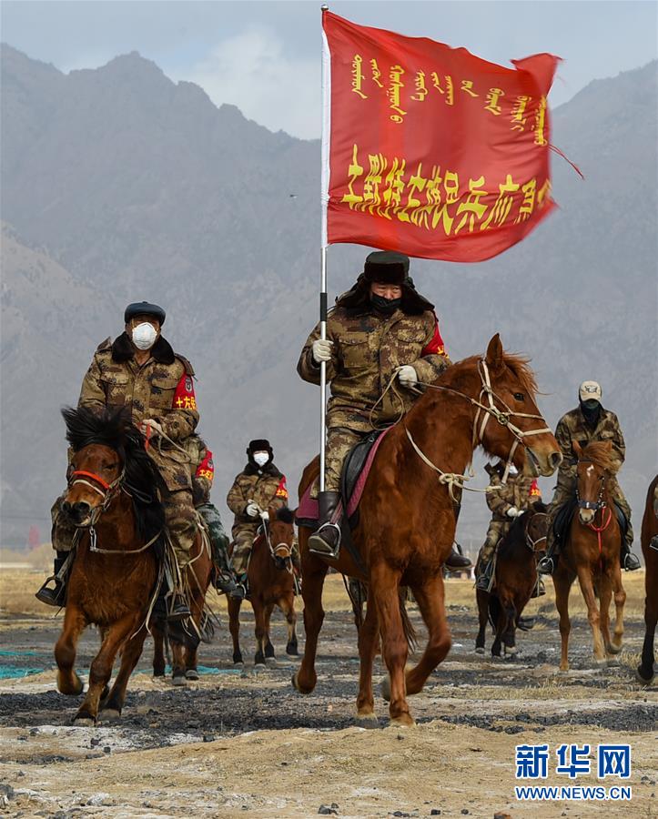 （聚焦疫情防控&middot;圖文互動）（4）行進(jìn)在鄉(xiāng)間的馬背巡邏隊