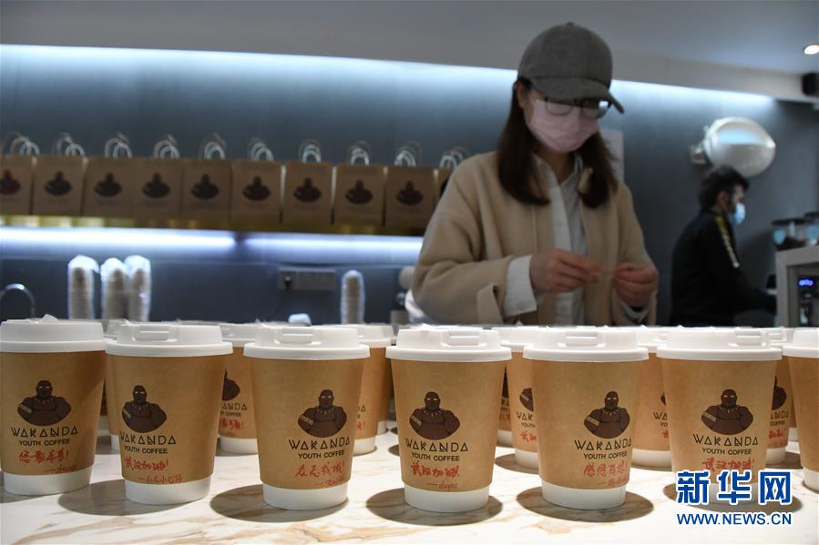 （新華全媒頭條&middot;圖文互動）（3）守望相助，堅忍不拔&mdash;&mdash;致敬武漢戰(zhàn)&ldquo;疫&rdquo;中千千萬萬個平凡英雄