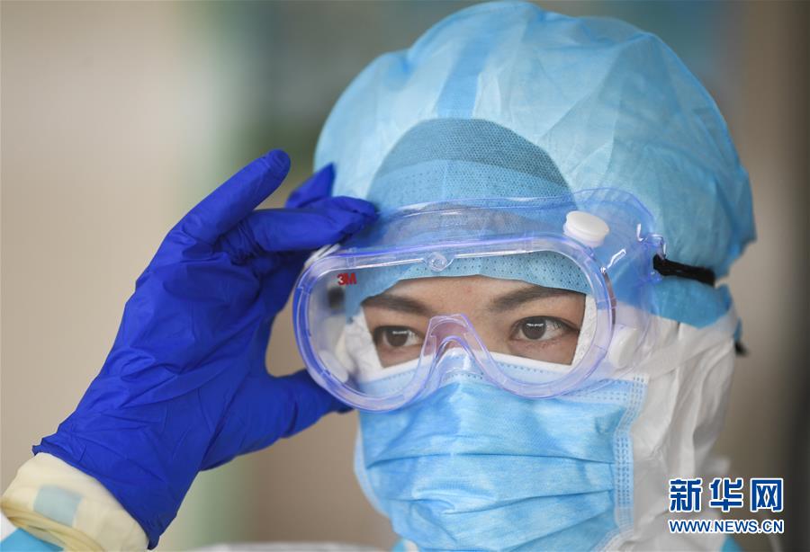 （一線抗疫群英譜&middot;圖文互動）（4）&ldquo;我已躬身入局，勢要共渡難關(guān)!&rdquo;&mdash;&mdash;戰(zhàn)&ldquo;疫&rdquo;一線醫(yī)生黃霞