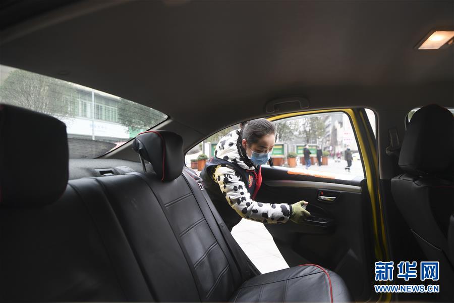 （聚焦疫情防控&middot;圖文互動(dòng)）（3）&ldquo;讓醫(yī)務(wù)人員無后顧之憂！&rdquo;&mdash;&mdash;重慶志愿者&ldquo;守護(hù)&rdquo;千余名一線醫(yī)護(hù)人員家屬見聞