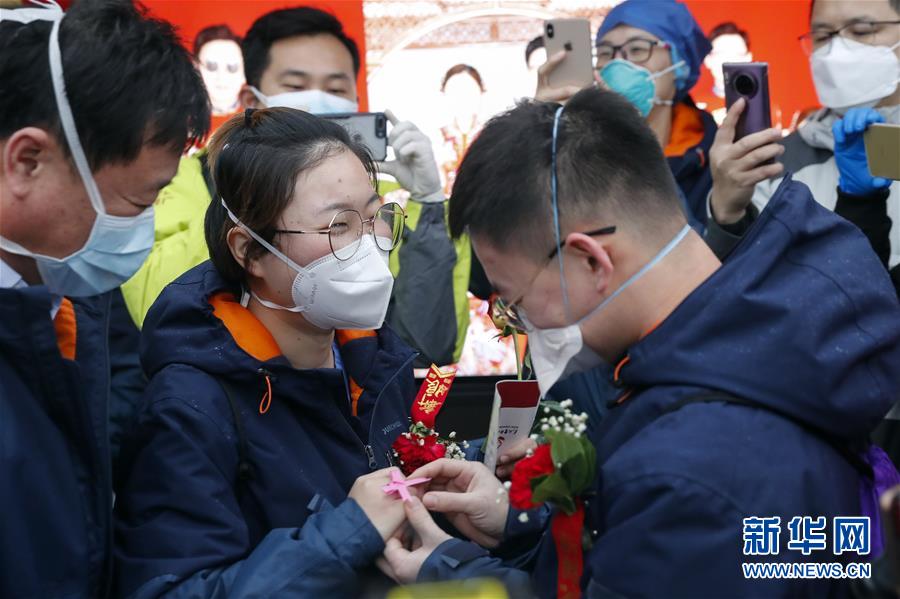 (新華全媒頭條·圖文互動(dòng))(3)赤子之歌——記奮戰(zhàn)在抗疫一線(xiàn)的90后白衣戰(zhàn)士