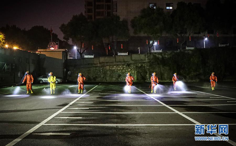 (新華全媒頭條)(12)“疫”線閃耀“火焰藍(lán)”——記奮戰(zhàn)湖北抗疫一線的消防救援隊(duì)伍