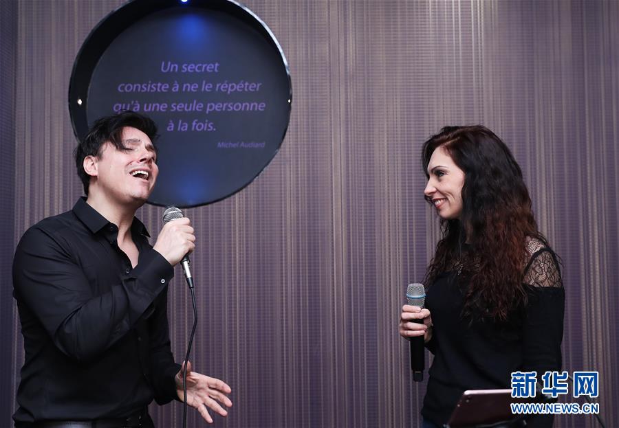 （國(guó)際&middot;圖文互動(dòng)）（2）通訊：手牽手，我們共同驅(qū)散陰霾&mdash;&mdash;法國(guó)音樂(lè)人創(chuàng)作抗疫歌曲背后的故事