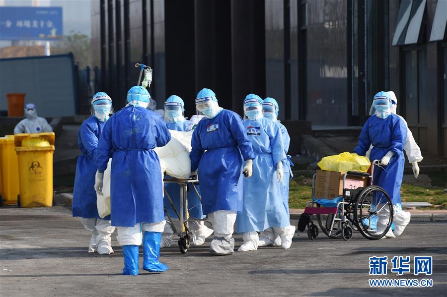 (聚焦疫情防控·圖文互動)(1)一名百歲新冠肺炎患者治愈出院