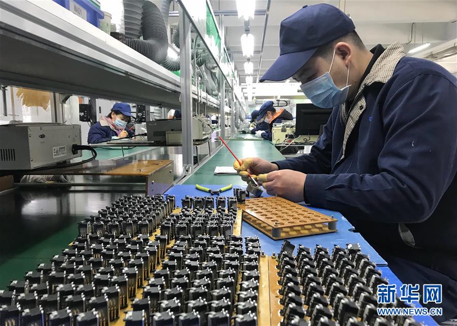 （在習近平新時代中國特色社會主義思想指引下&mdash;&mdash;新時代新作為新篇章&middot;習近平總書記關切事&middot;圖文互動）（1）精準發(fā)力抓統(tǒng)籌&mdash;&mdash;各地落實&ldquo;分區(qū)分級&rdquo;有序恢復生產(chǎn)生活