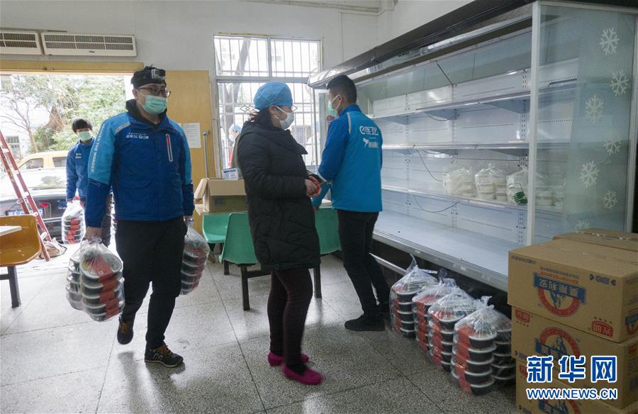 (新華全媒頭條·圖文互動)(12)守護天使 同心戰(zhàn)“疫”——各地多措并舉關(guān)愛一線醫(yī)務(wù)人員掃描