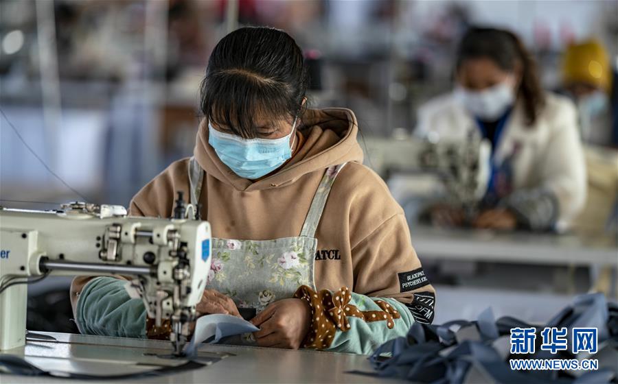 （在習近平新時代中國特色社會主義思想指引下&mdash;&mdash;新時代新作為新篇章&middot;習近平總書記關(guān)切事&middot;圖文互動）（1）戰(zhàn)&ldquo;疫&rdquo;要勁時，戰(zhàn)&ldquo;貧&rdquo;再加把勁！&mdash;&mdash;中央各部門助力脫貧攻堅很給力