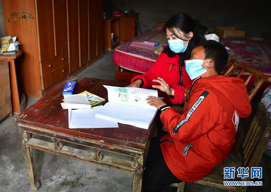 (決戰(zhàn)決勝脫貧攻堅(jiān)·圖文互動(dòng))(3)特寫:疫情下的一堂特殊送教上門課