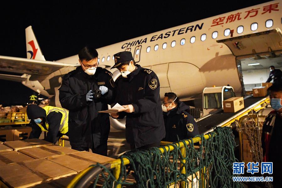 (新華全媒頭條·在習(xí)近平新時代中國特色社會主義思想指引下——新時代新作為新篇章·圖文互動)(11)同心戰(zhàn)“疫”彰顯人民至上——各地各部門貫徹落實習(xí)近平總書記重要指示精神統(tǒng)籌推進(jìn)疫情防控和經(jīng)濟(jì)社會發(fā)展