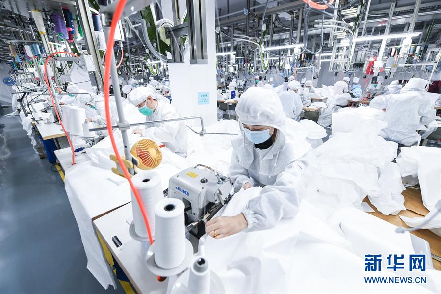 (新華全媒頭條·在習(xí)近平新時代中國特色社會主義思想指引下——新時代新作為新篇章·圖文互動)(12)同心戰(zhàn)“疫”彰顯人民至上——各地各部門貫徹落實習(xí)近平總書記重要指示精神統(tǒng)籌推進(jìn)疫情防控和經(jīng)濟(jì)社會發(fā)展