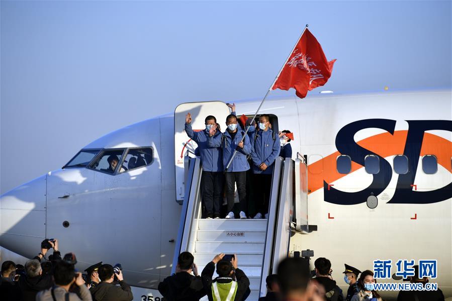 （新華全媒頭條&middot;圖文互動）（16）最美逆行者，武漢永遠記得你！&mdash;&mdash;首批援鄂醫(yī)療隊返程紀實