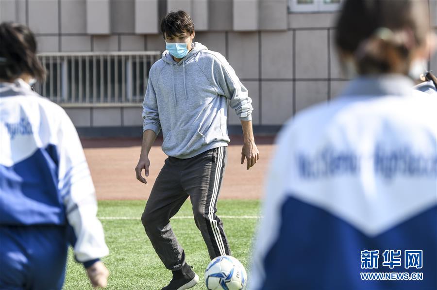 （圖文互動(dòng)）（1）&ldquo;早&rdquo;安同學(xué)，&ldquo;早&rdquo;安老師！&mdash;&mdash;新疆初高中畢業(yè)班復(fù)課一周回訪見聞