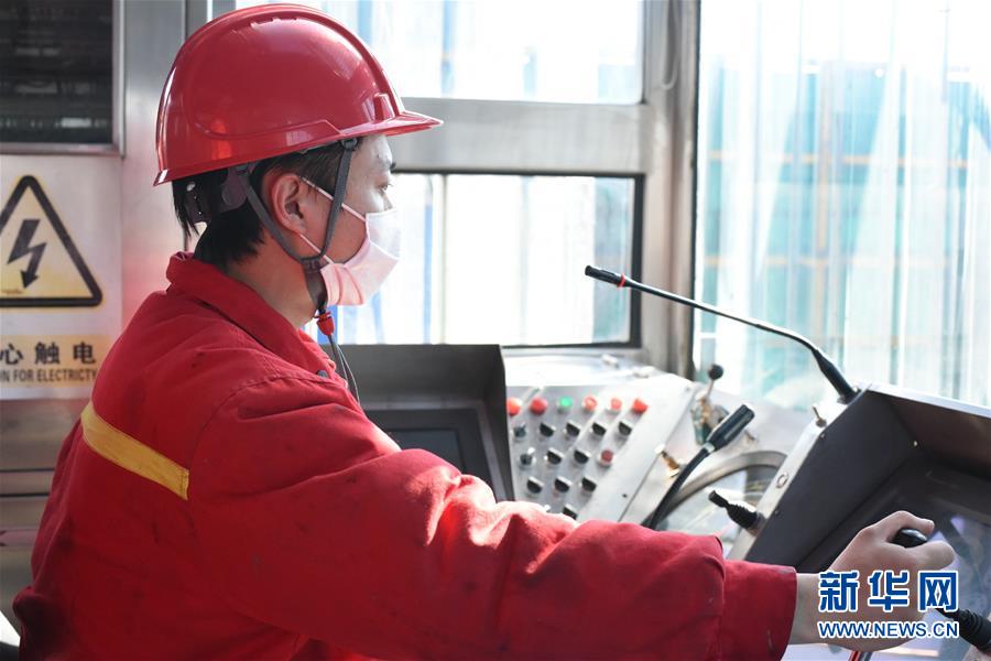 （圖文互動(dòng)）（2）在戰(zhàn)&ldquo;疫&rdquo;中&ldquo;加油打氣&rdquo;&mdash;&mdash;大慶油田復(fù)工復(fù)產(chǎn)見(jiàn)聞