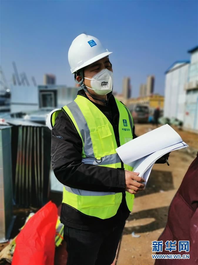 （一線抗疫群英譜&middot;圖文互動）（1）羅文浩：&ldquo;女兒，你的名字里有溫暖，有榮光！&rdquo;