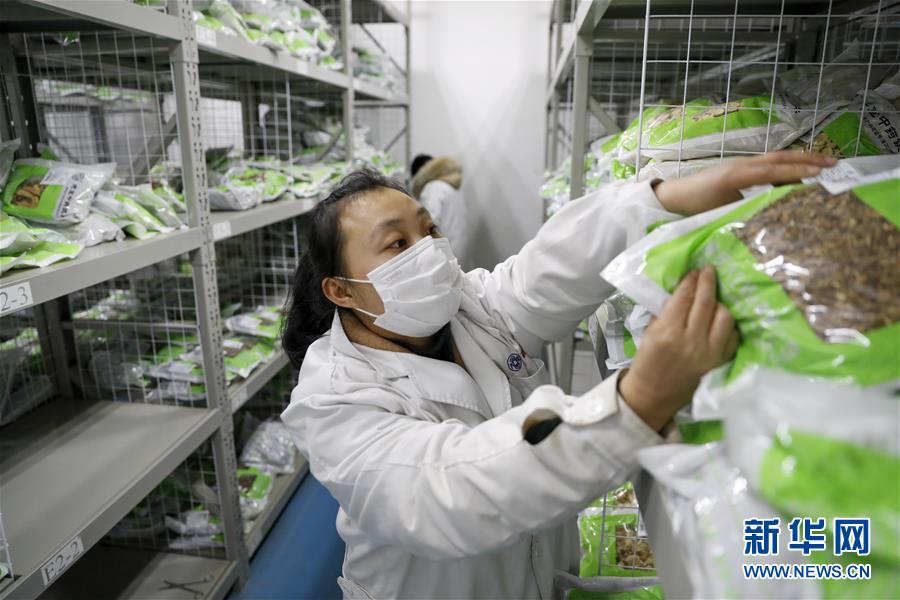 (在習(xí)近平新時(shí)代中國(guó)特色社會(huì)主義思想指引下——新時(shí)代新作為新篇章·習(xí)近平總書記關(guān)切事·圖文互動(dòng))(4)穩(wěn)住千家萬(wàn)戶的“飯碗”——各地積極穩(wěn)就業(yè)化解疫情影響