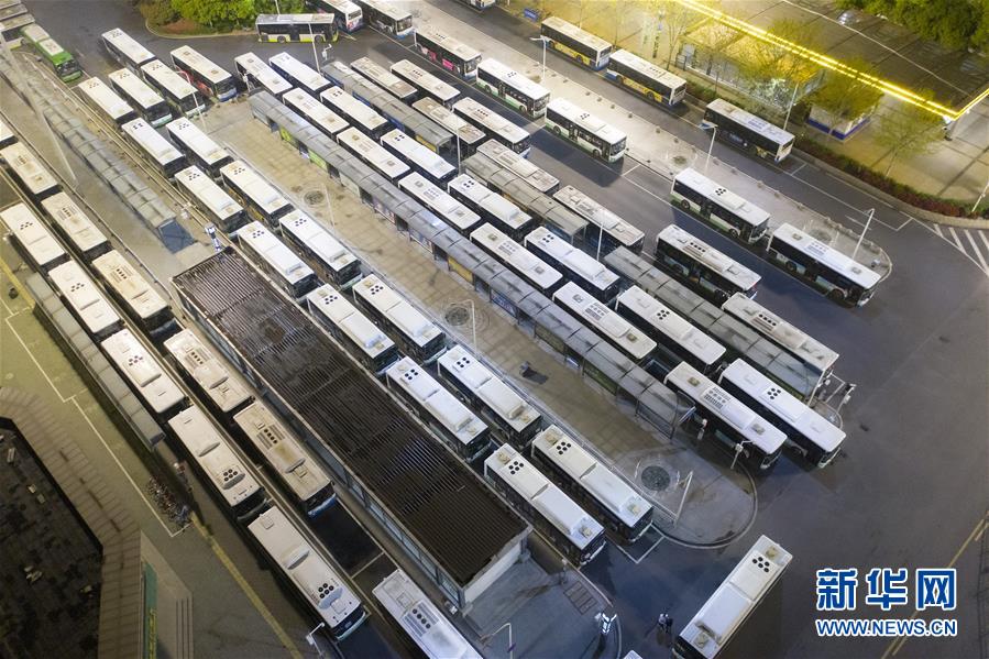 (聚焦疫情防控)(8)武漢市部分公交車恢復開行