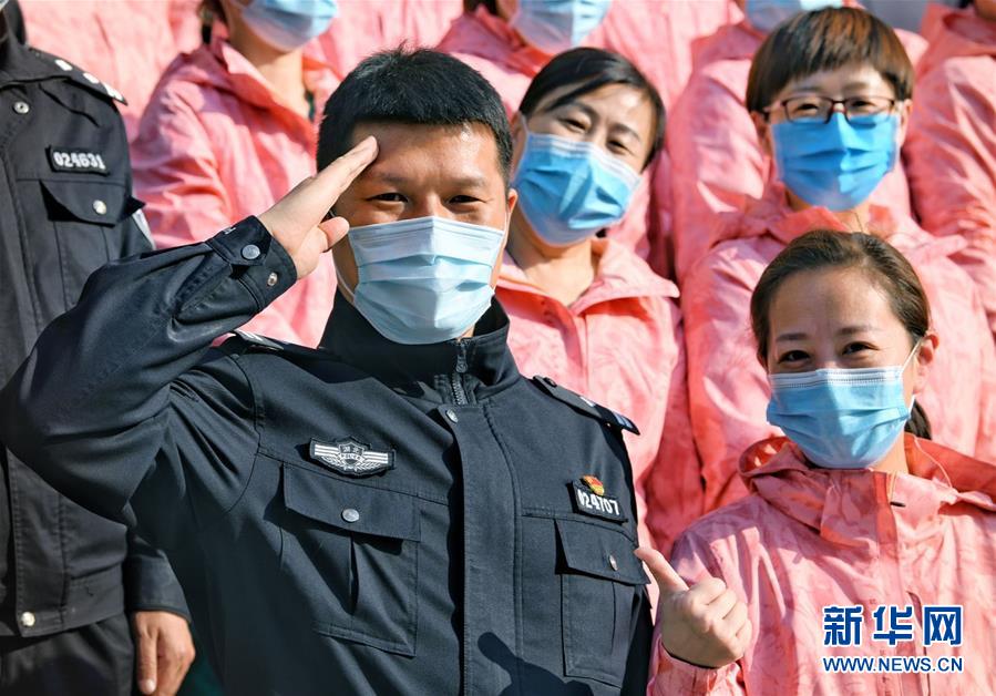 （習近平致敬的戰(zhàn)&ldquo;疫&rdquo;英雄&middot;公安干警篇&middot;圖文互動）（1）他們，抗疫一線鑄警魂