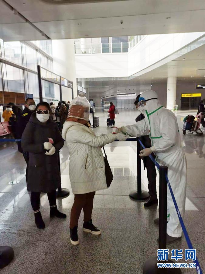 （習(xí)近平致敬的戰(zhàn)&ldquo;疫&rdquo;英雄&middot;志愿者篇&middot;圖文互動(dòng)）（8）他們，微光成炬照征程