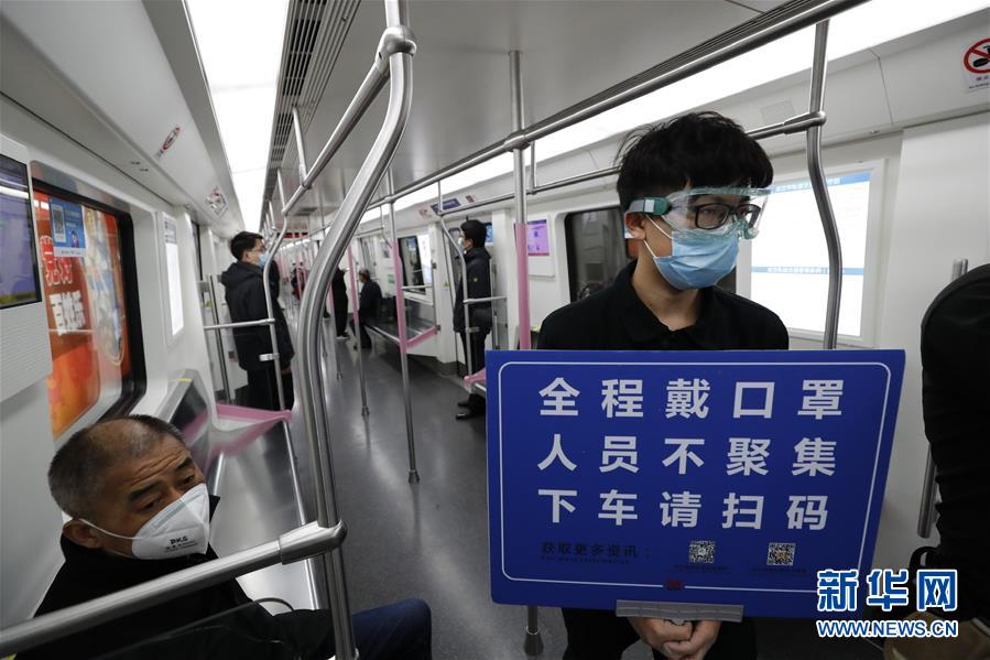 （新華全媒頭條&middot;習近平致敬的戰(zhàn)&ldquo;疫&rdquo;英雄&middot;武漢人民篇&middot;圖文互動）（13）壯哉，大武漢&mdash;&mdash;獻給英雄的武漢人民