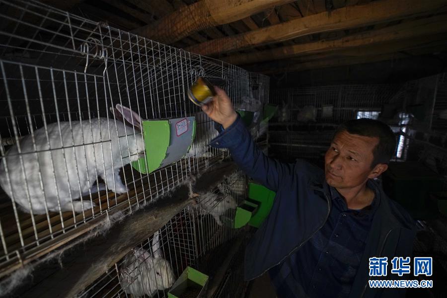 （決戰(zhàn)決勝脫貧攻堅(jiān)&middot;圖文互動(dòng)）（15）決戰(zhàn)昆侖&mdash;&mdash;新疆聚焦10個(gè)未摘帽縣展開(kāi)深度貧困攻堅(jiān)戰(zhàn) 