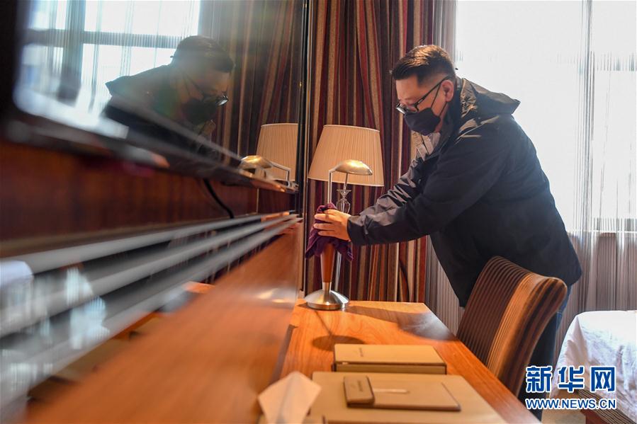 (一線抗疫群英譜·圖文互動)(3)服務(wù)白衣天使的“管家”艾厚宇