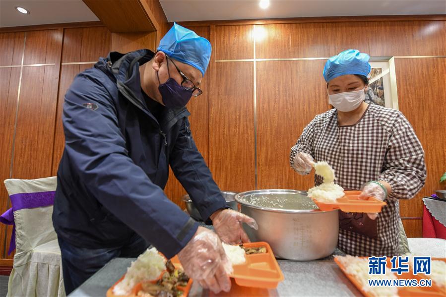 (一線抗疫群英譜·圖文互動)(4)服務(wù)白衣天使的“管家”艾厚宇