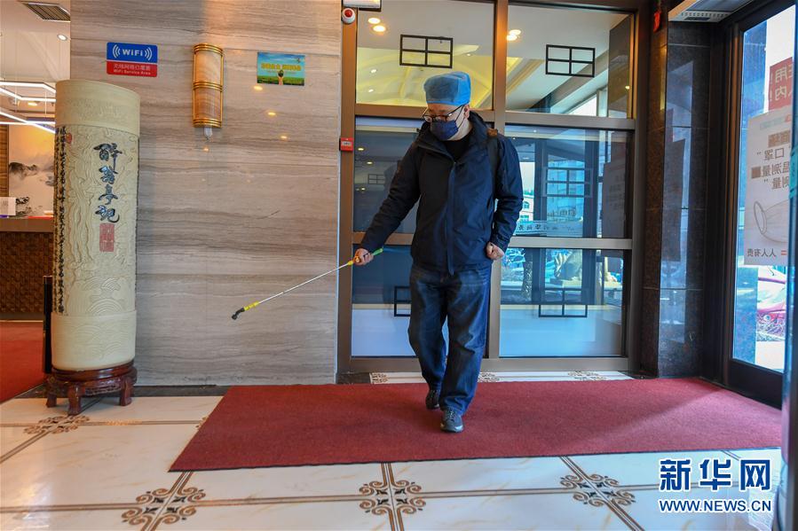 (一線抗疫群英譜·圖文互動)(5)服務(wù)白衣天使的“管家”艾厚宇