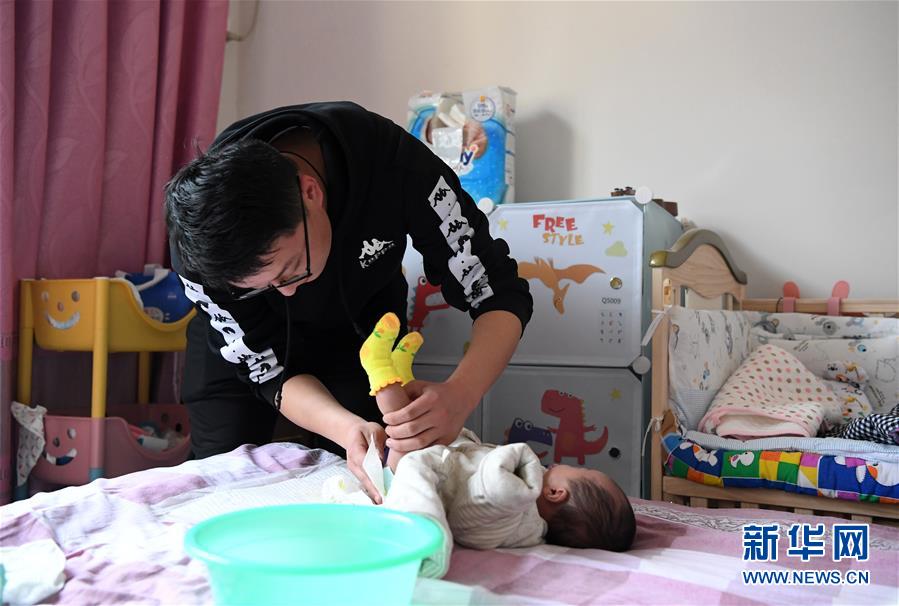 （一線抗疫群英譜&middot;圖文互動）（3）&ldquo;再年輕，也要學(xué)做頂梁柱&rdquo;&mdash;&mdash;記&ldquo;95后&rdquo;干警李文超