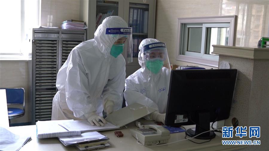 (一線抗疫群英譜·圖文互動)“像父親一樣去戰(zhàn)斗”——記武警湖北省總隊醫(yī)院護(hù)師吉利