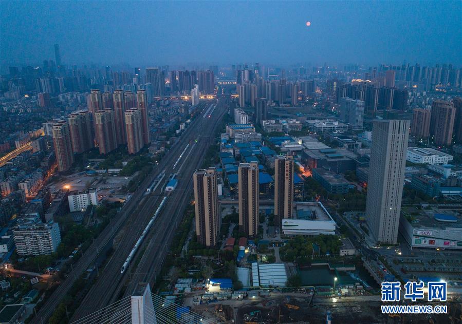 （新華全媒頭條&middot;圖文互動(dòng)）（4）武漢重啟，不負(fù)春天&mdash;&mdash;寫在武漢&ldquo;解封&rdquo;之際