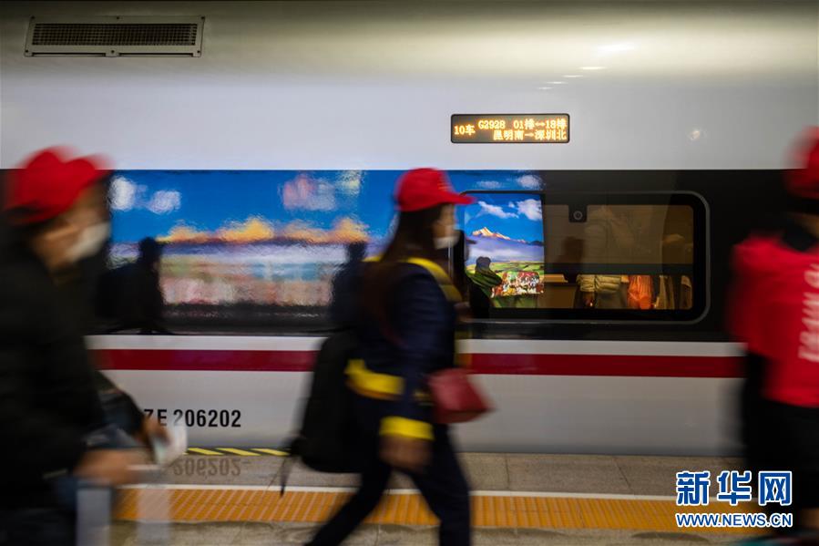 (在習(xí)近平新時(shí)代中國(guó)特色社會(huì)主義思想指引下——新時(shí)代新作為新篇章·習(xí)近平總書記關(guān)切事·圖文互動(dòng))(2)讓貧困勞動(dòng)力端穩(wěn)就業(yè)的“飯碗”——各地就業(yè)扶貧不松勁鞏固脫貧成果