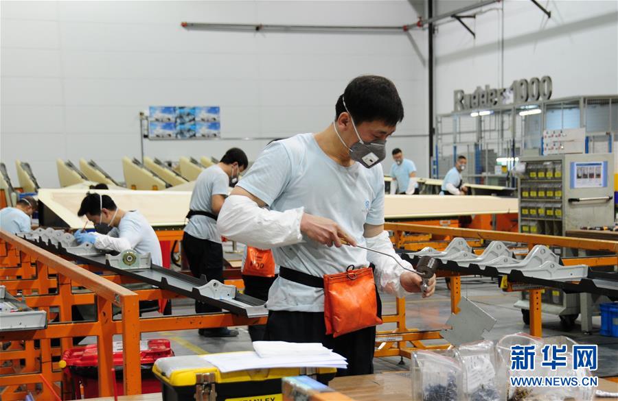 (在習(xí)近平新時(shí)代中國(guó)特色社會(huì)主義思想指引下——新時(shí)代新作為新篇章·習(xí)近平總書記關(guān)切事·圖文互動(dòng))(3)按下復(fù)工復(fù)產(chǎn)“快進(jìn)鍵”