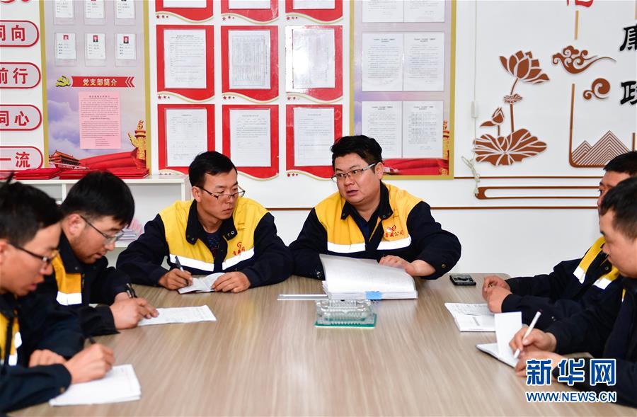 （新華全媒頭條&middot;圖文互動）（12）用腳步和忠誠守護雪域天路&mdash;&mdash;記青藏鐵路望昆線路車間副主任于本蕃