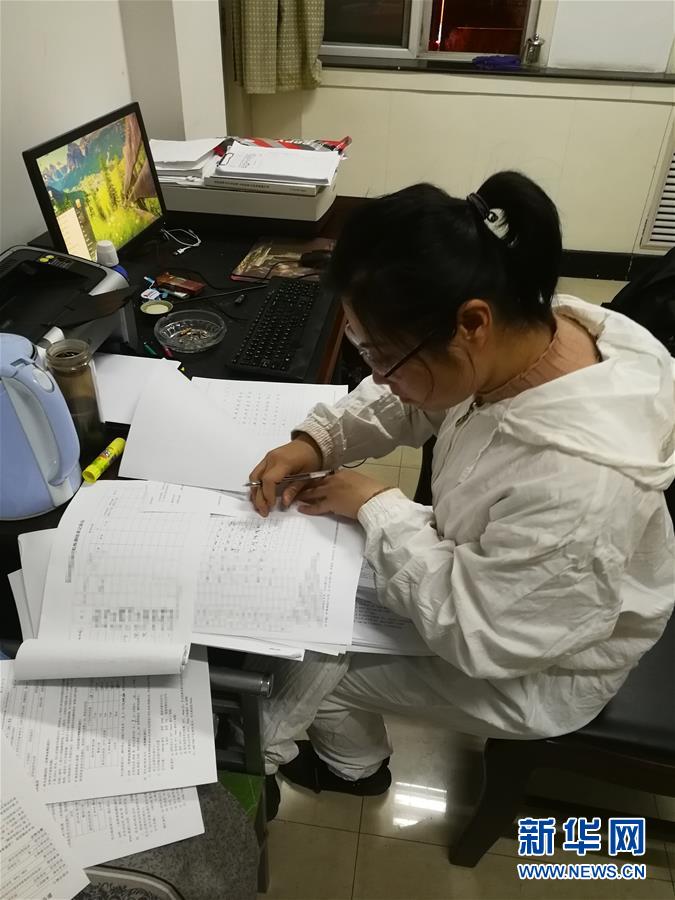 （一線抗疫群英譜&middot;圖文互動(dòng)）（1）山西檢測(cè)員伉儷：疫情不退，決不放松