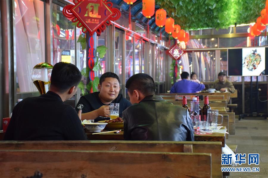 （圖文互動）（1）天津：&ldquo;夜經(jīng)濟&rdquo;為&ldquo;疫&rdquo;后城市帶來生機