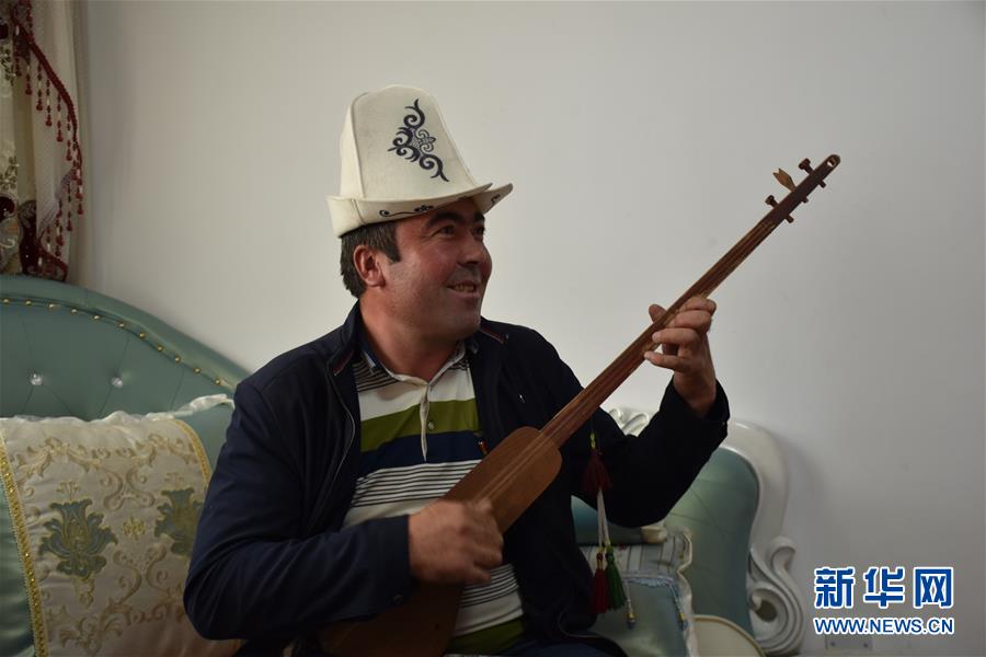 （決戰(zhàn)決勝脫貧攻堅(jiān)&middot;圖文互動）（4）從高原牧區(qū)走入現(xiàn)代社區(qū)&mdash;&mdash;探訪帕米爾高原搬遷牧民的新生活