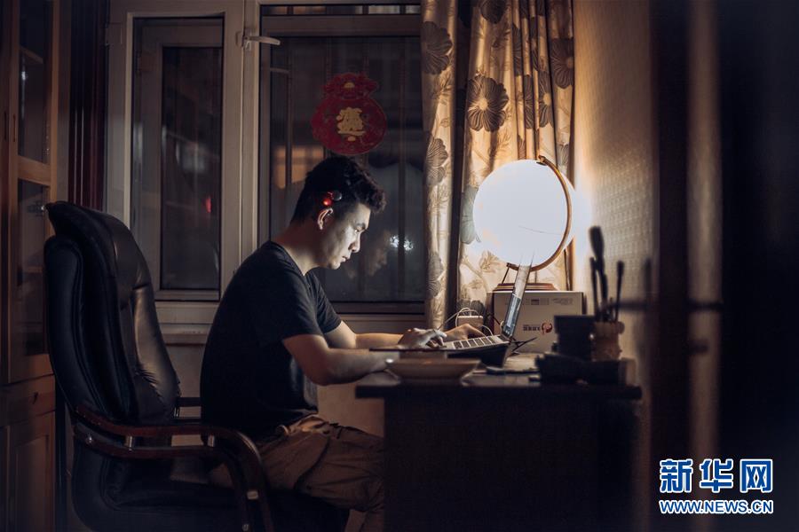 (在習(xí)近平新時(shí)代中國(guó)特色社會(huì)主義思想指引下——新時(shí)代新作為新篇章·習(xí)近平總書(shū)記關(guān)切事·圖文互動(dòng))(5)增強(qiáng)困難群眾對(duì)疫情影響的抵抗力